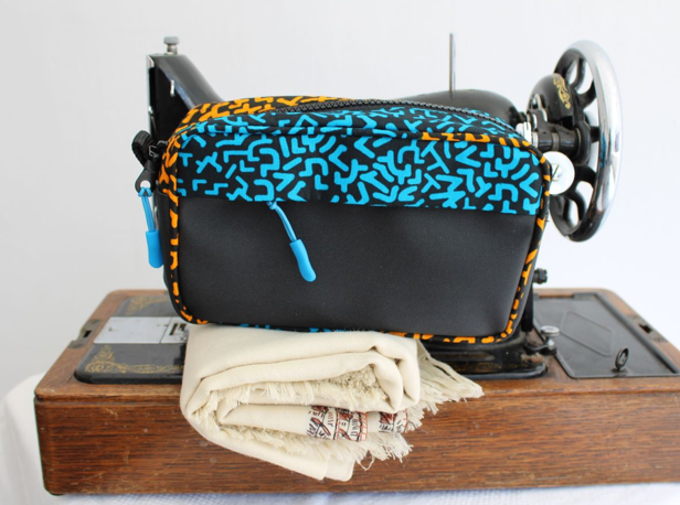 picture of a sewing machine with a bag